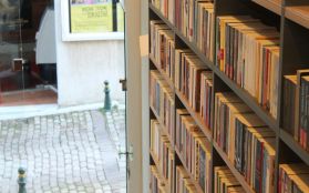 Bookshop - Από Άνωθεν